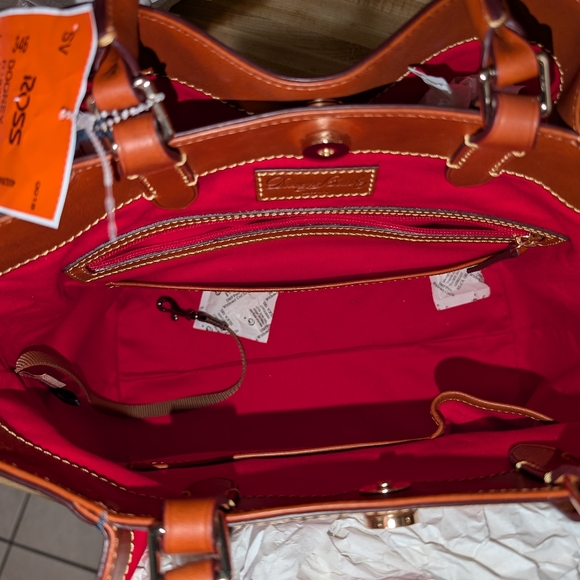 Purse,pants & face merchandise - Picture 10 of 16